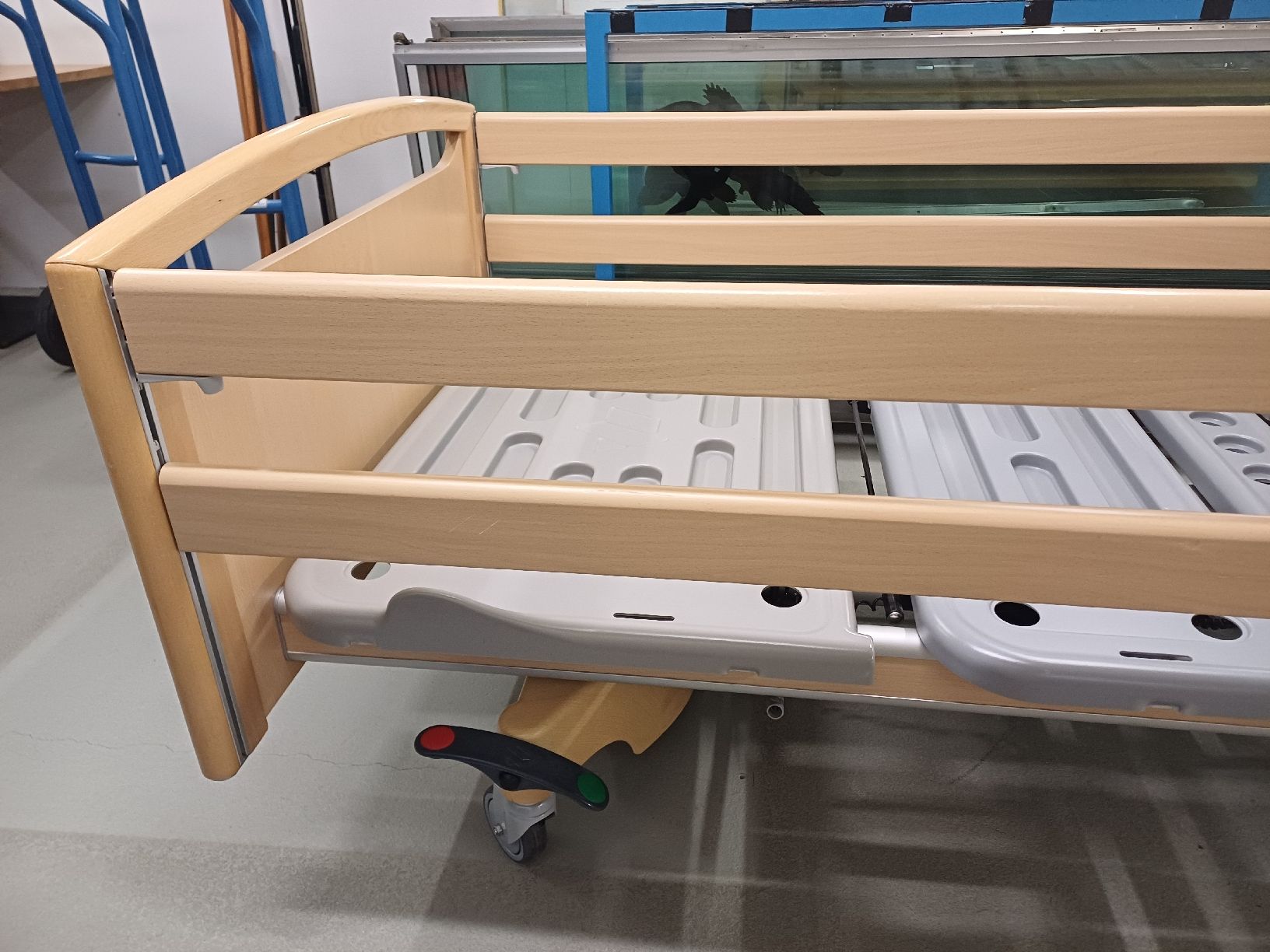 Letti: Pflegebett höhenverstellbar  Bigla – Usato da Roggliswil venduto da trek01 5