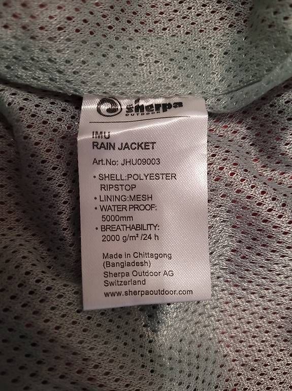 Sherpa Jacken: Sherpa Regenjacke Grösse M – Gebraucht aus Liebefeld von S.Chiara