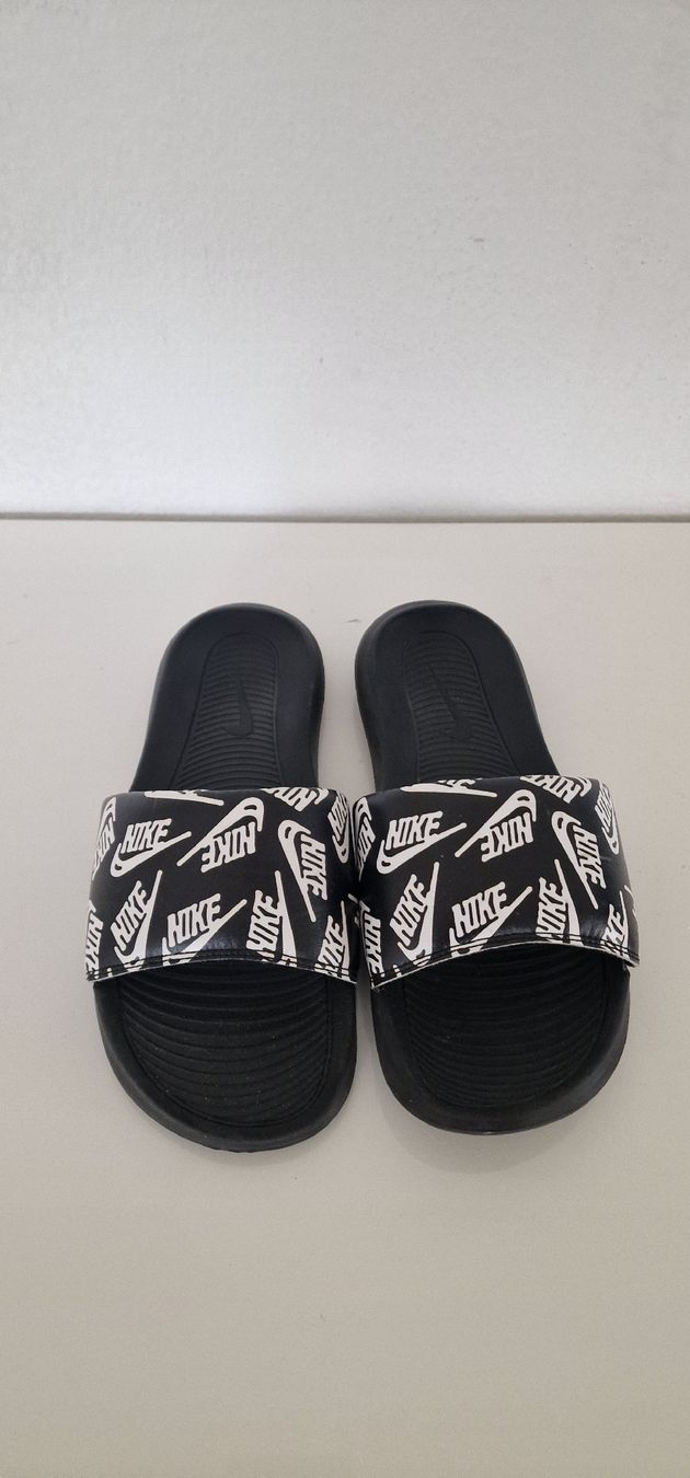 Nike Scarpe da uomo: Nike Badeschlappen – Usato da Zürich venduto da Abrar123 1