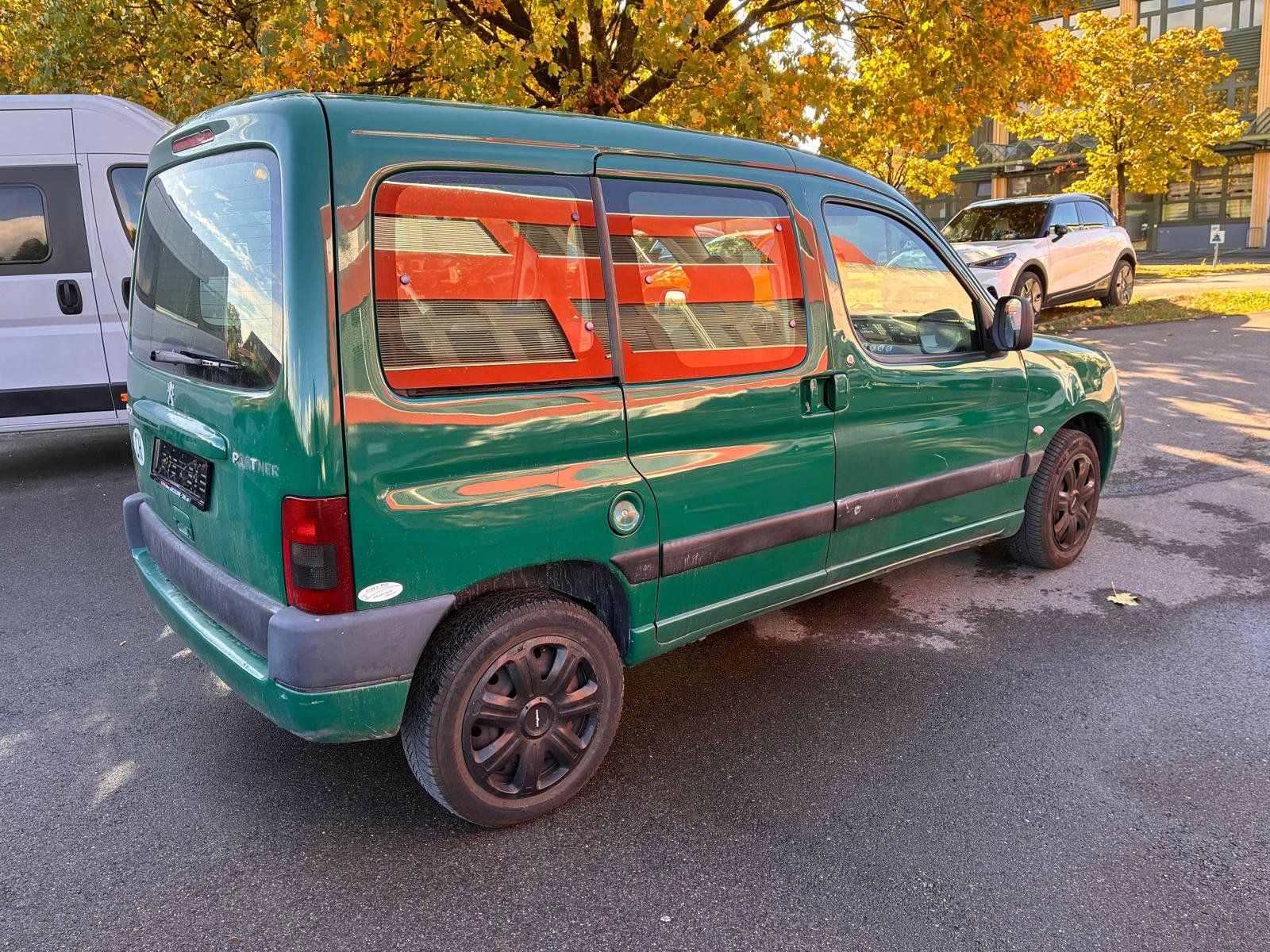 Peugeot Autos: PEUGEOT Partner 1.6 XT – Gebraucht aus Hünenberg von Auto-Klinik01 6