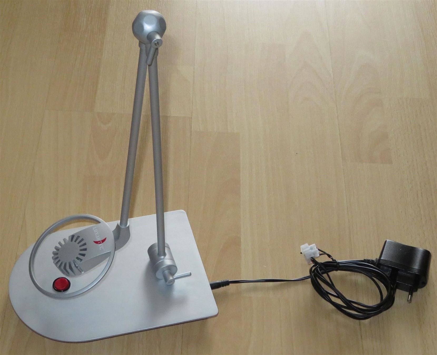Lampade: LED Tischleuchte Energiespar Tischlampe – Usato da Oberriet SG venduto da ganesh435 5