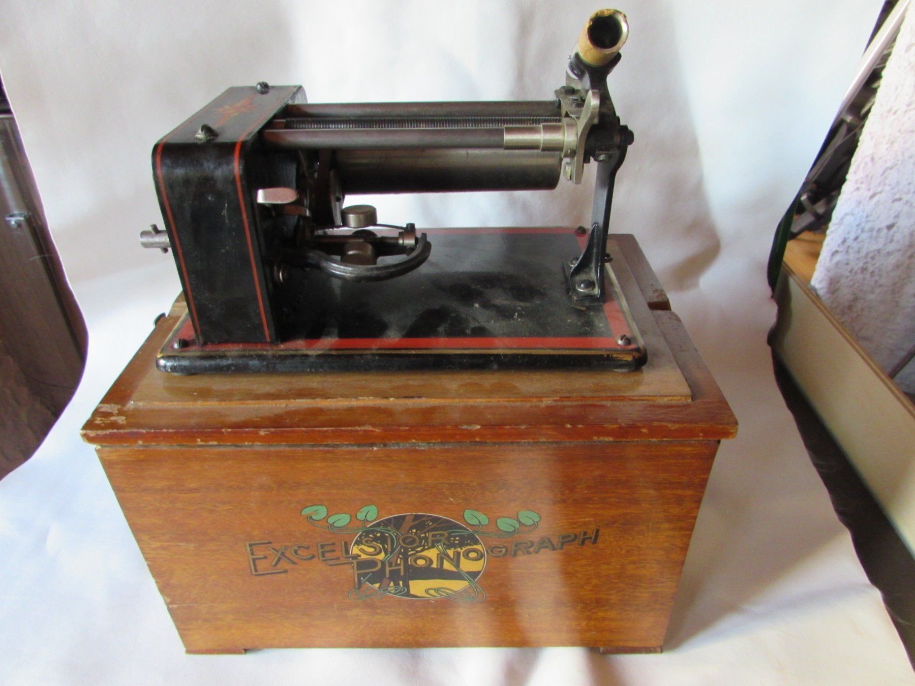 Carillon: Boîte pour phonographe Excelsior, en bois, avec machine à... – Usato da Onnens VD venduto da didier1956 2
