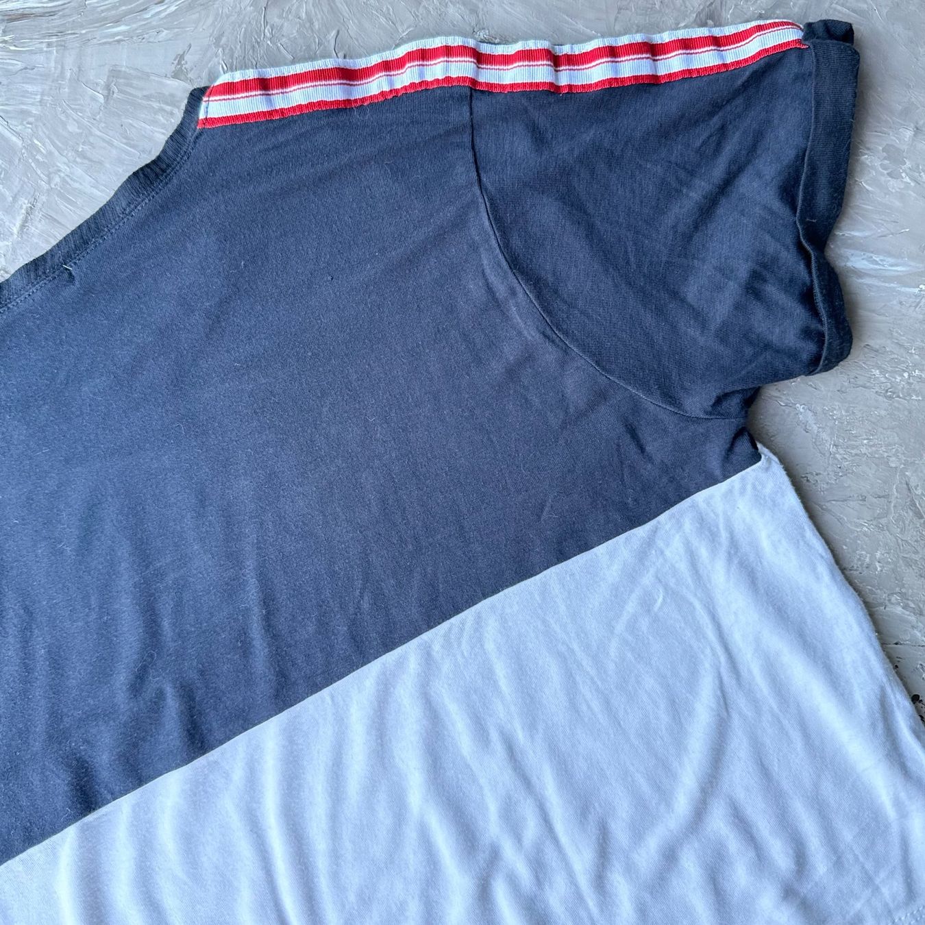Pull&Bear T-shirt: T-shirt Pull&Bear noir et blanc – Usato da Thônex venduto da Suisse.Shopping 1