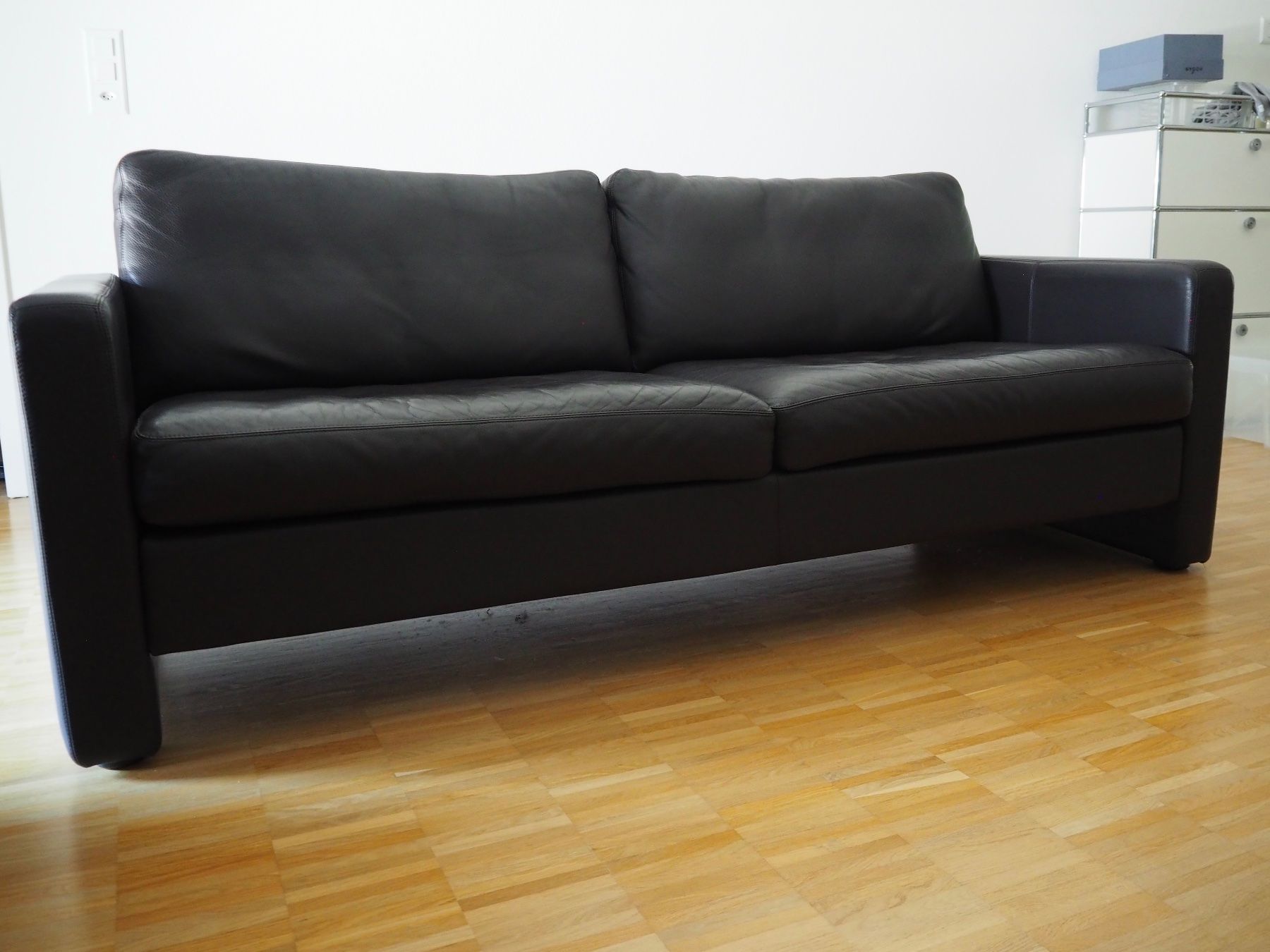 Divani: Two (2) Sofa COR Conseta Leader darkbrown – Usato da Fribourg venduto da tes_dxz7