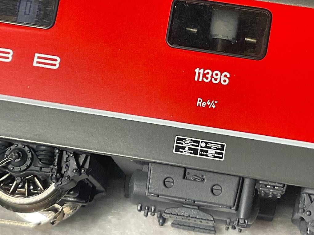 Hag Modelleisenbahnen: Re 4/4 II  Nr. 165 – Neu (gemäss Beschreibung) aus Wald ZH von Sbbemilio 1