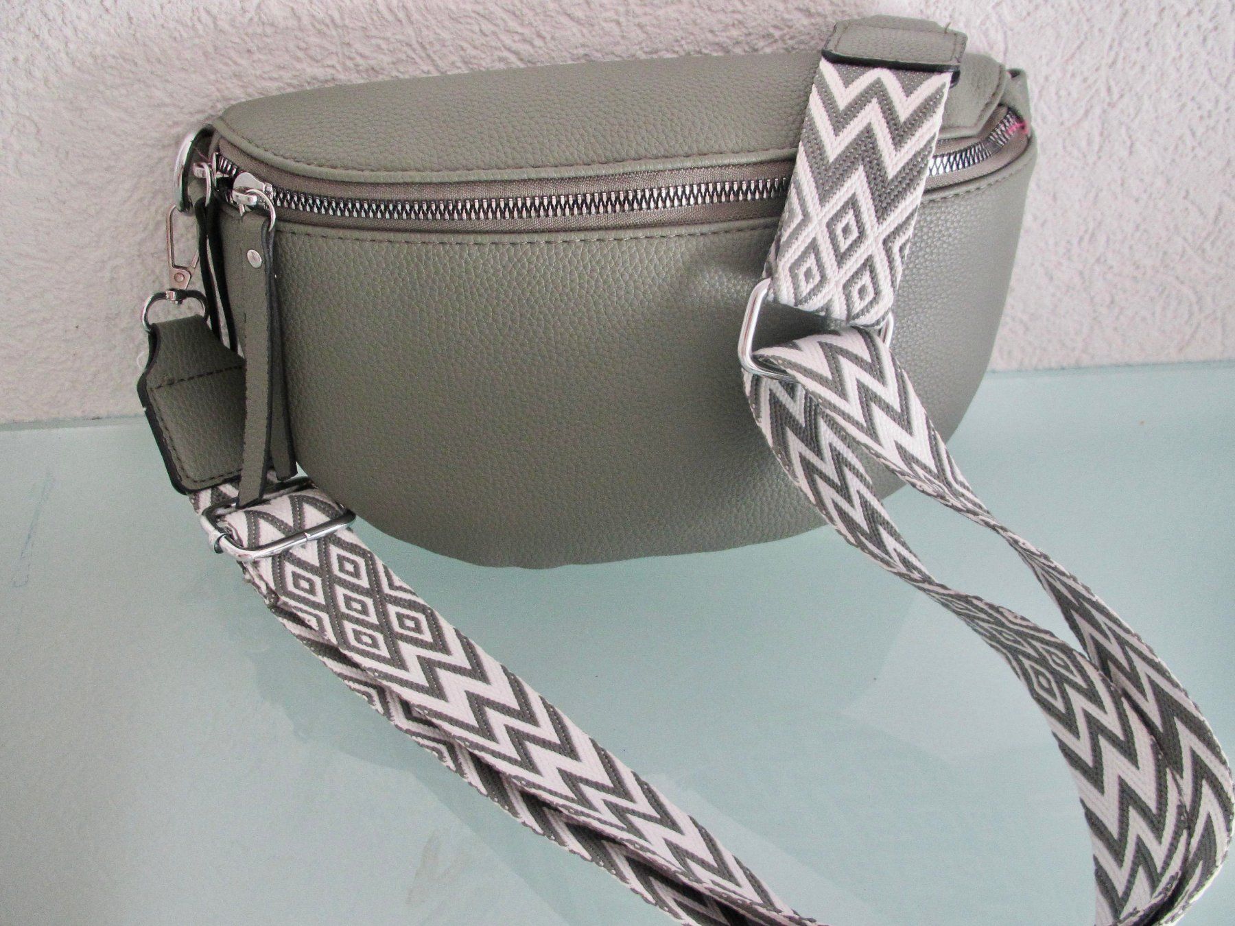 Borse da donna: SAC EN BANDOULIERE OLIVE – Nuovo (secondo la descrizione) da Murten venduto da Selliot