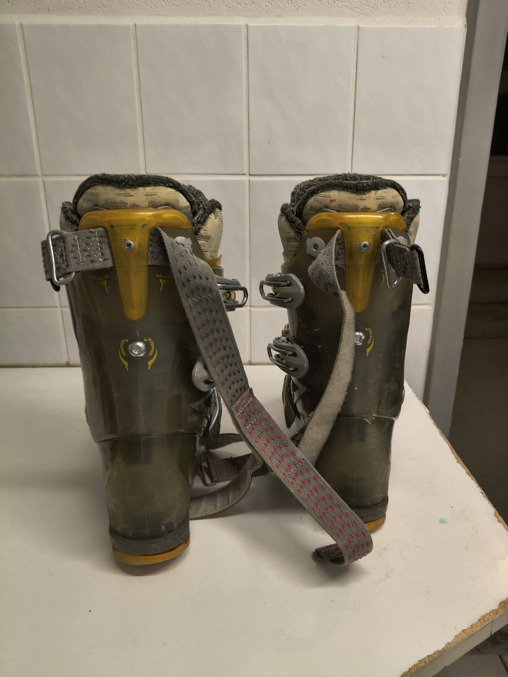 Scarpe da uomo: Head Ski Boots, Translucent Grey and Yellow, Used Condition – Usato da Zürich venduto da TrainLine 9