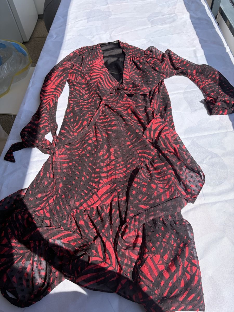 Guess Vestiti: Robe Guess cache cœur  – Usato da Pully venduto da ari_78pk
