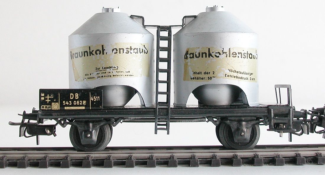Märklin Modellini di ferrovie: Märklin 2 Kohlenstaubwagen der DB Spur H0 – Usato da Oberwil BL venduto da Klang 2
