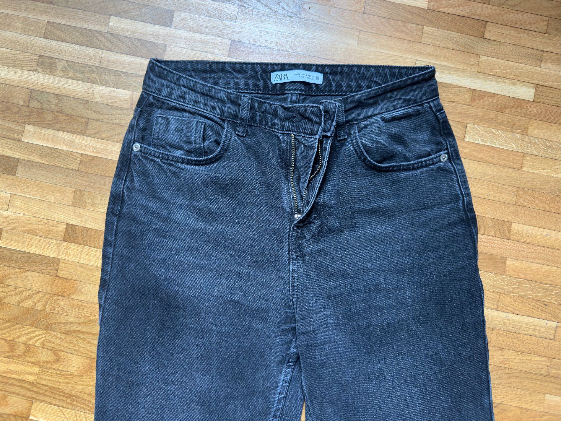 Zara Jeans: Zara grey jeans frayed hem size 36 button missing – Difettoso da Lausanne venduto da brixton 1