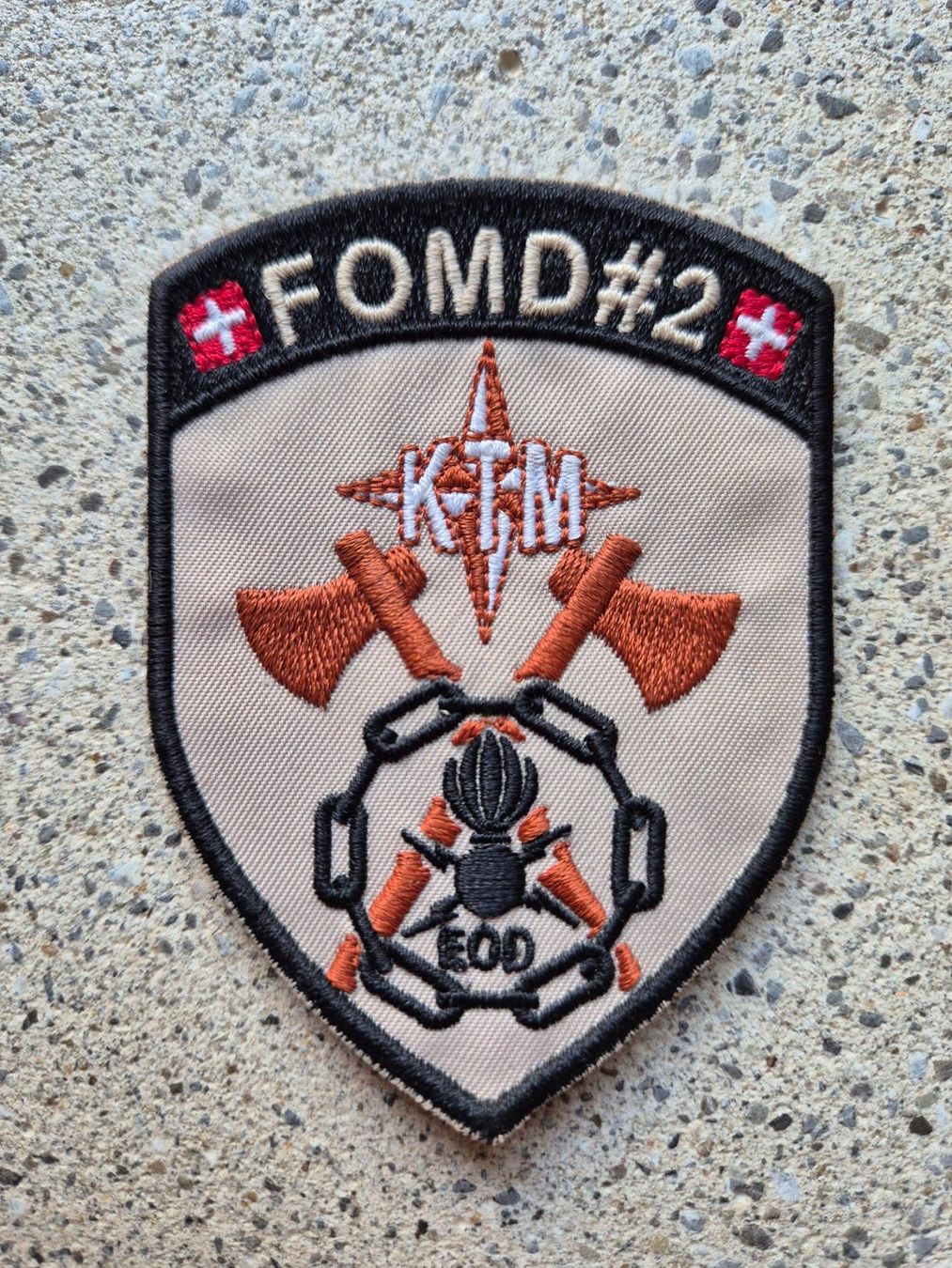 Schweizer Armee Plaketten & Abzeichen: *** Badge EOD Team Swisscoy mit klett *** – Neu und originalverpackt aus Riedholz von fr_sIruP