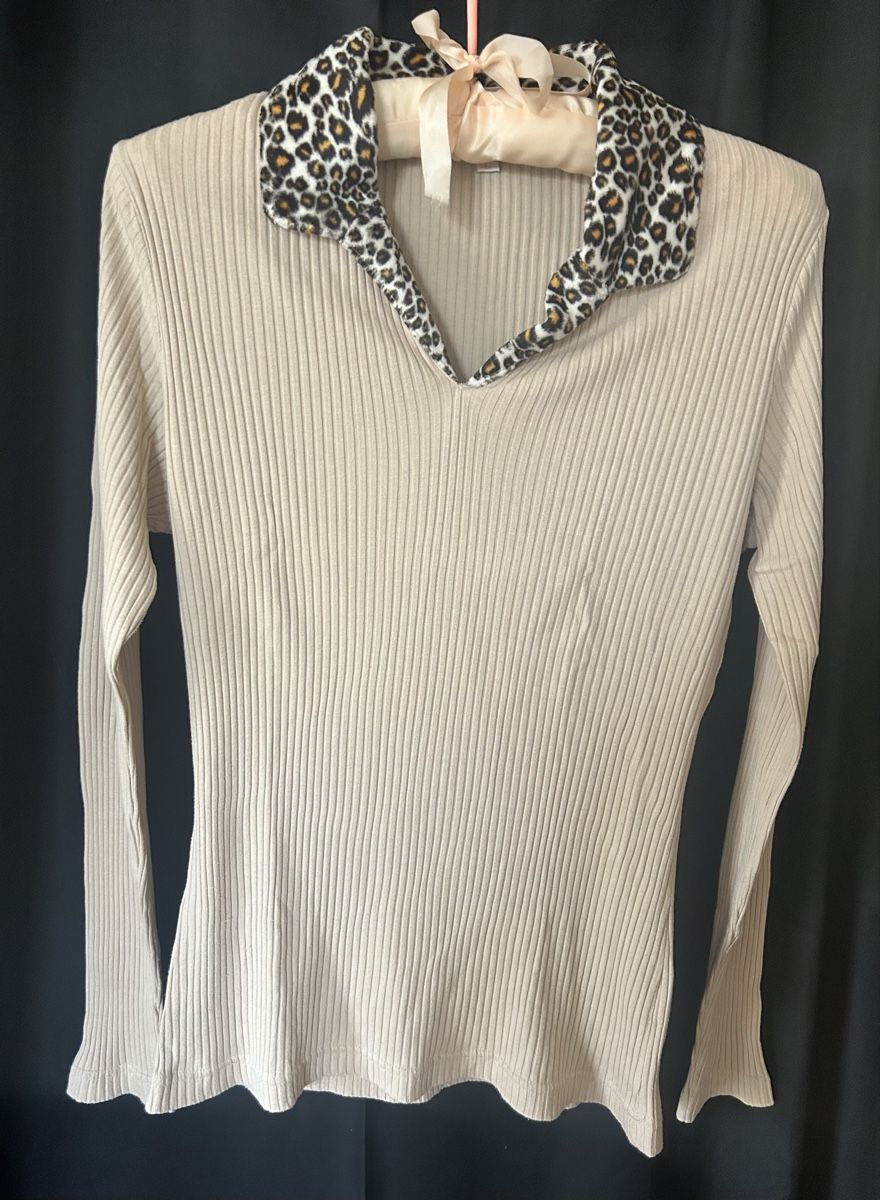 T-shirt: Flash Beige Ribbed Top Leopard Collar, Size Medium – Nuovo (secondo la descrizione) da Zürich venduto da Mistral61