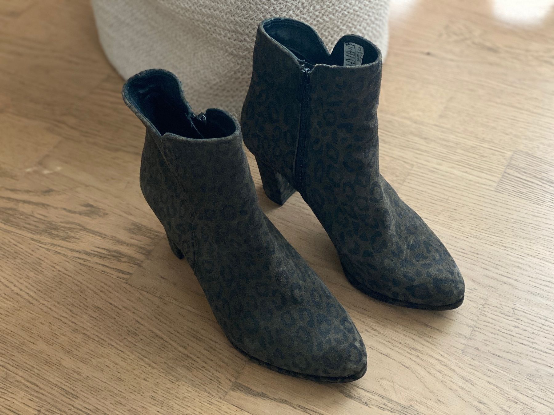 Scarpe da donna: Wildleder Stiefelette Gr. 38, NEU, Ankle-Boot, Khaki – Nuovo (secondo la descrizione) da Zürich venduto da methee1107 6