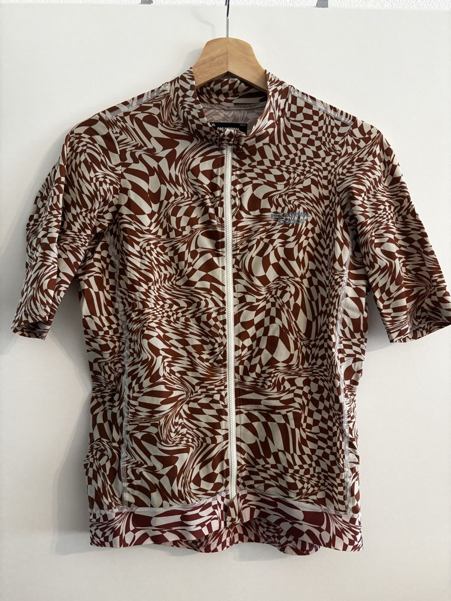 Pas Normal Studios Leibchen & Hosen: Pas normal studios Maillot XL essentials check brick – Gebraucht aus Sion von Linkebeek