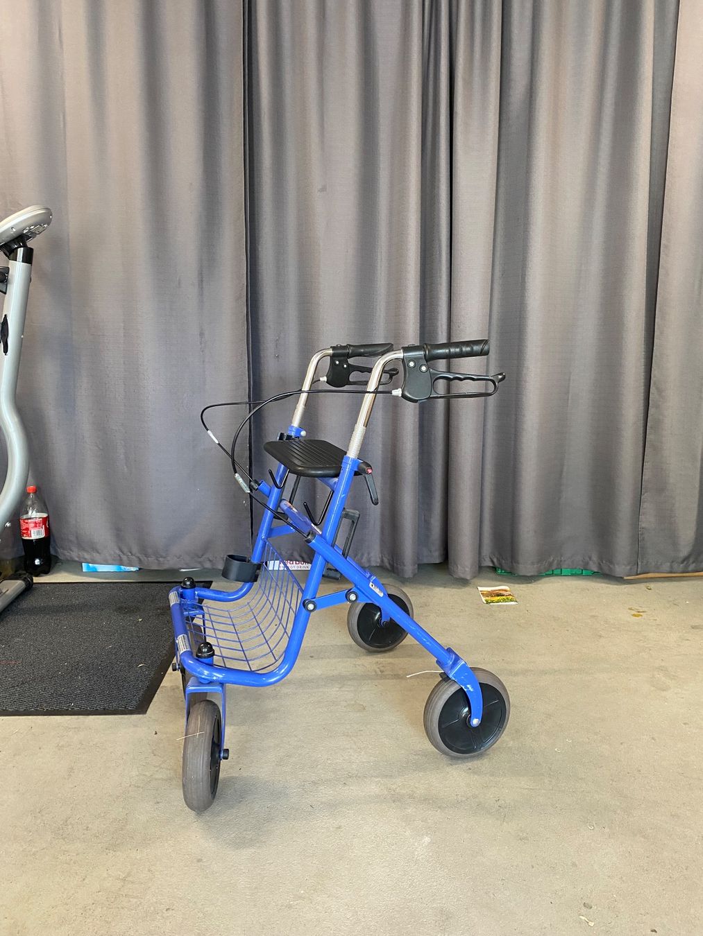 Aides à la marche: Rollator – D'occasion à Goldau par Bugja 2