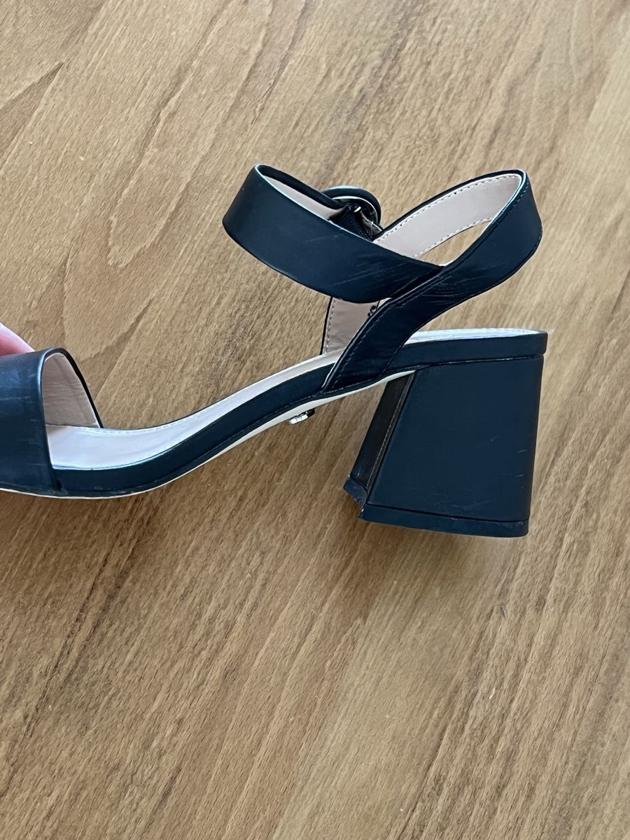 Scarpe da donna: Schwarze Sandalen mit Blockabsatz Grösse 37 – Usato da Zürich venduto da fer_5h7x 6