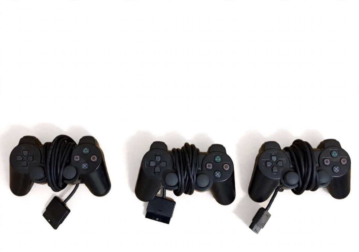 Sony Console: PlayStation 2 PS2 + 3 Original Controller ab 1CHF/FR – Usato da Basel venduto da ElPerroShop 2