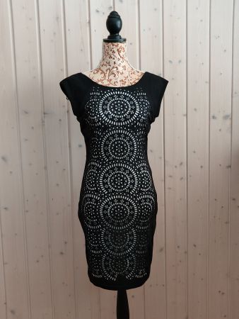 Elegantes schwarz-weisses Kleid mit Lochmuster Gr. 36