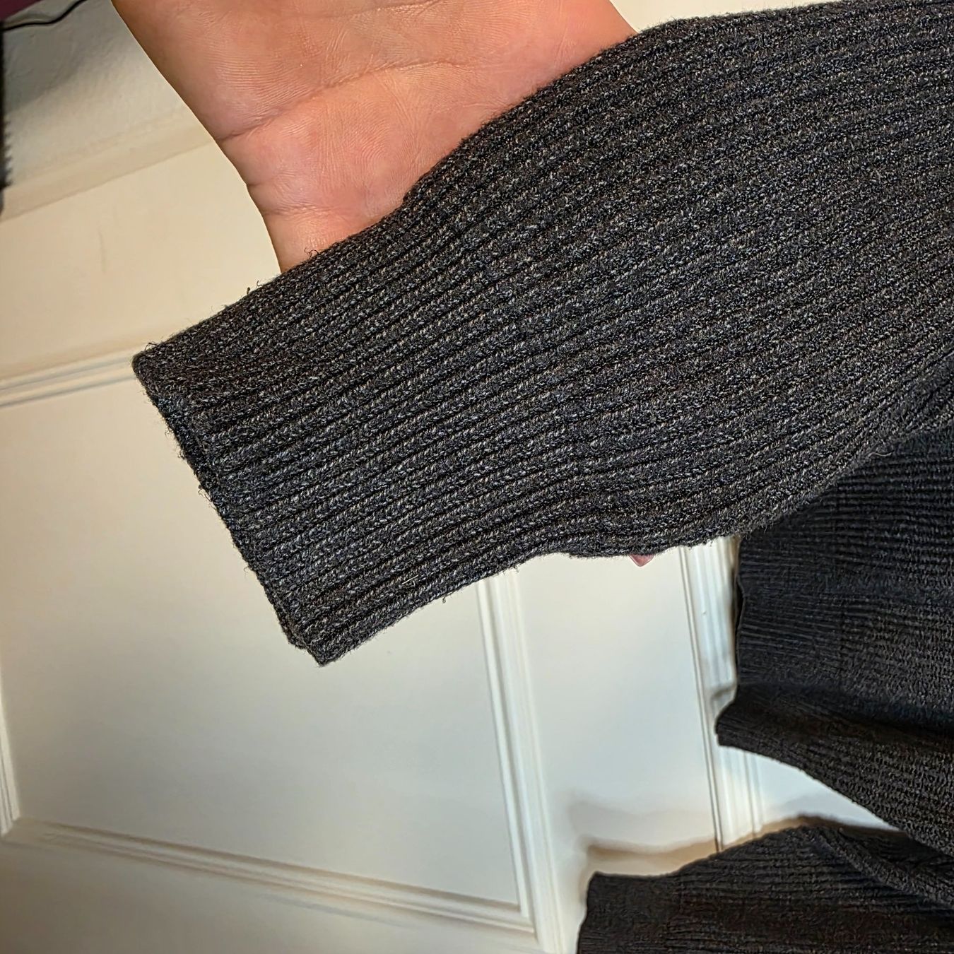 Pullover & Sweatshirts: Strickpullover Grau V-Ausschnitt Oversize M/L weich modern – Gebraucht aus Wald ZH von CapLux 4
