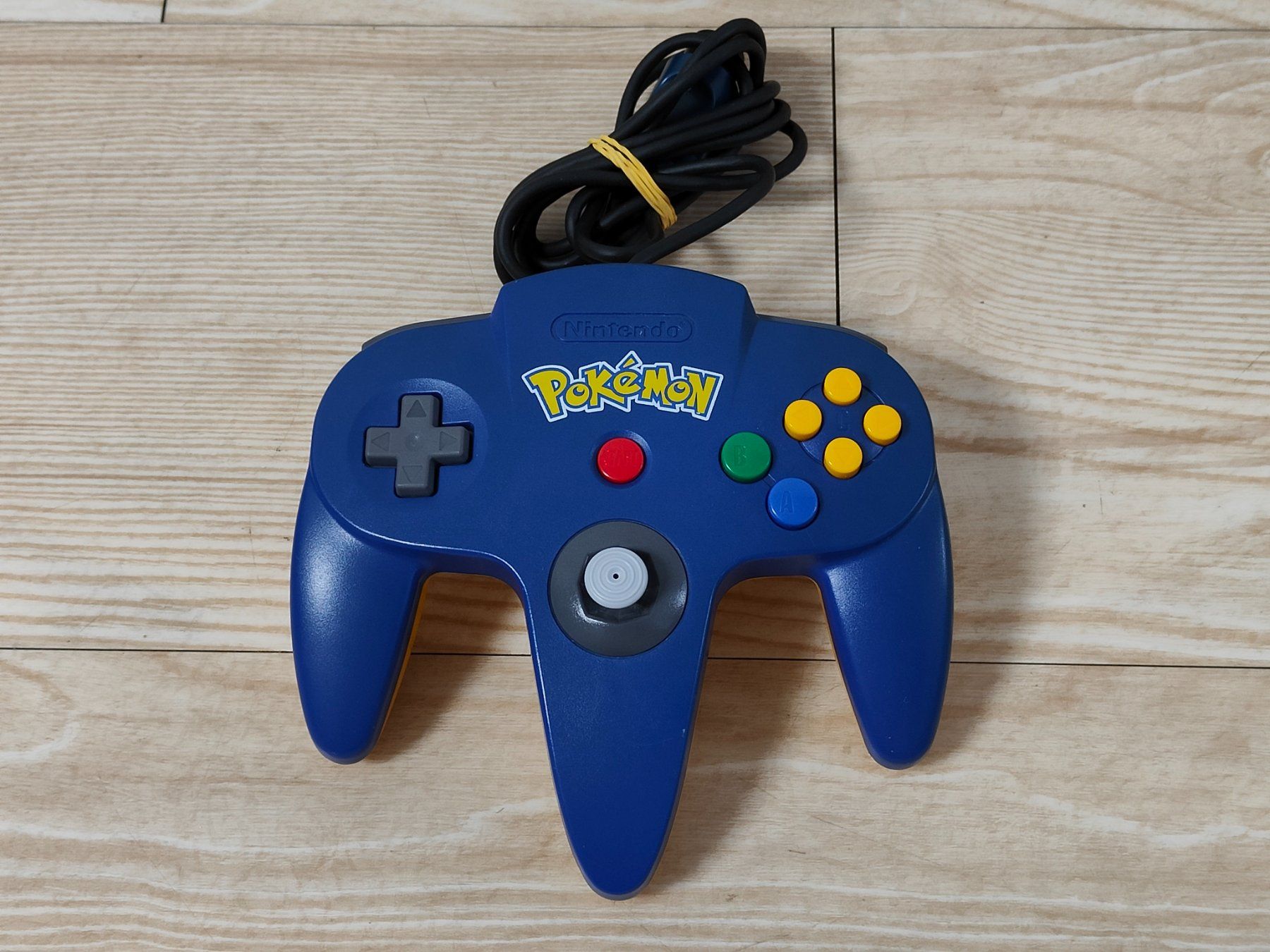 Nintendo Consoles: Console Nintendo 64 "Édition Pokémon Pikachu" + Peluche – D'occasion à Châtelaine par Chompis 5