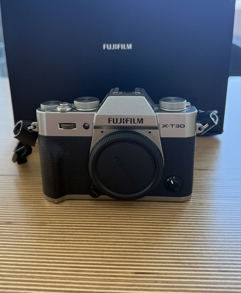 Fujifilm Fotocamera: Fujifilm X-T30 Kamera mit Objektiven  – Usato da Wädenswil venduto da charlysells 1
