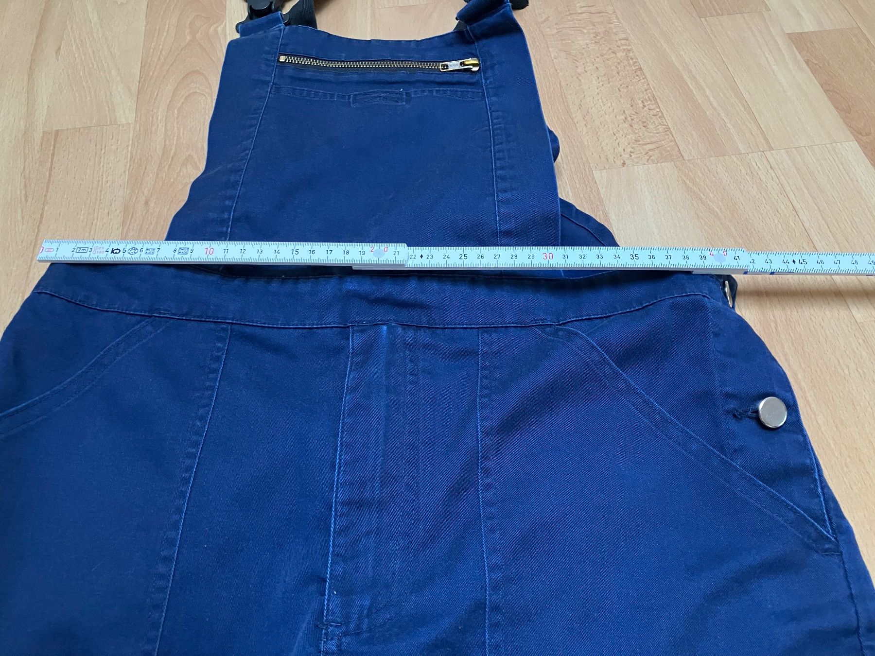 Pantaloni: Arbeitskleidung kurze Latzhose Hose – Usato da Bettwiesen venduto da Zustand57 4