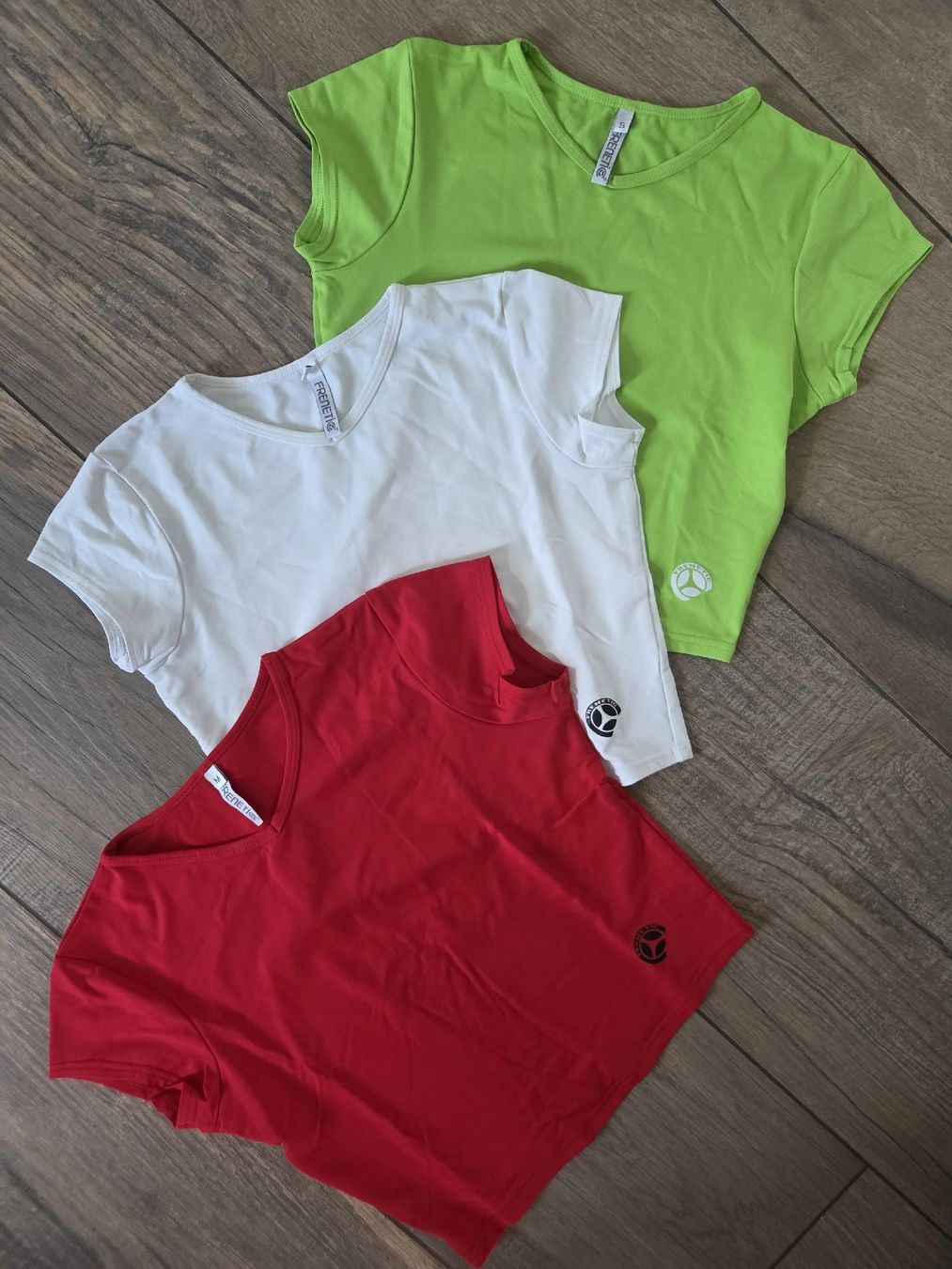 Top: 3 Frenetic crop tops  – Nuovo (secondo la descrizione) da Frauenfeld venduto da bea_6m8y