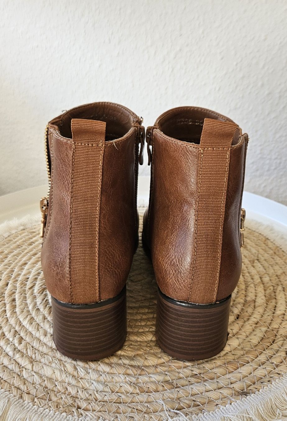 Damenschuhe: Bottes à talon  – Neu (gemäss Beschreibung) aus Nyon von nay_y72c 2
