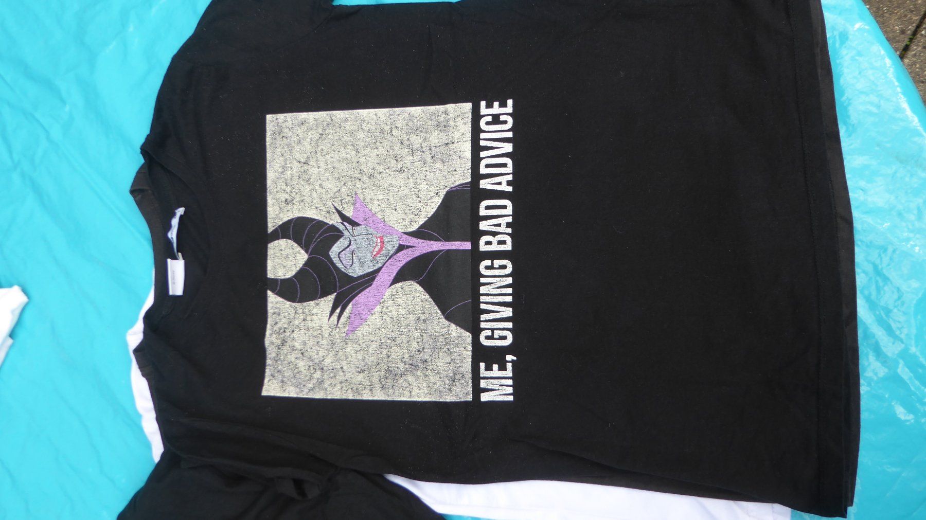 Kleiderpakete: 4 Tshirt mit Disney Aufdruck Gr  M – Gebraucht aus Sargans von Benziner 4