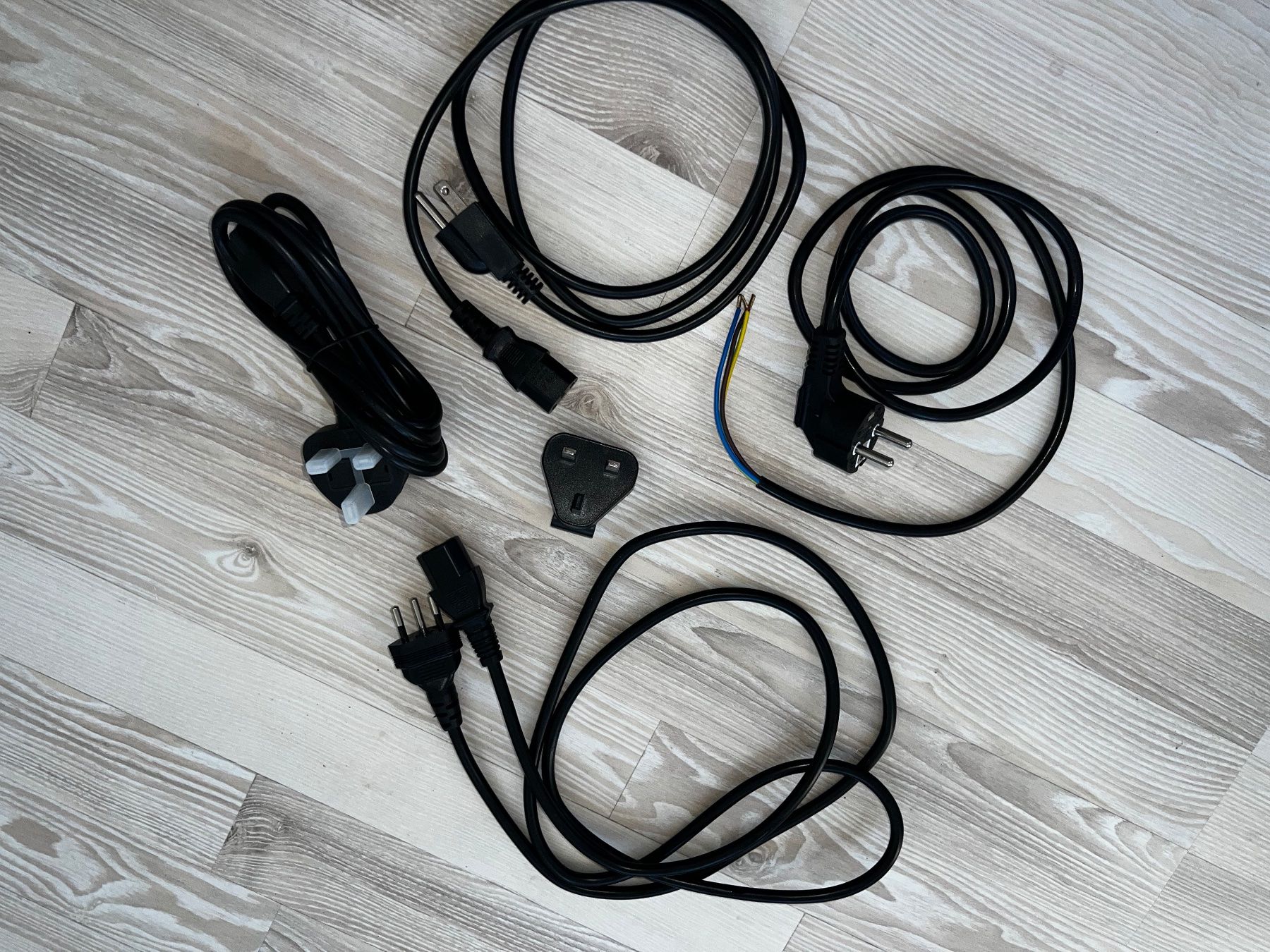 Kabel: Stromkabel Netzteil Stromkabelset Stecker verschiedene Kabel – Gebraucht aus St. gallen von Weltaristokrat 4