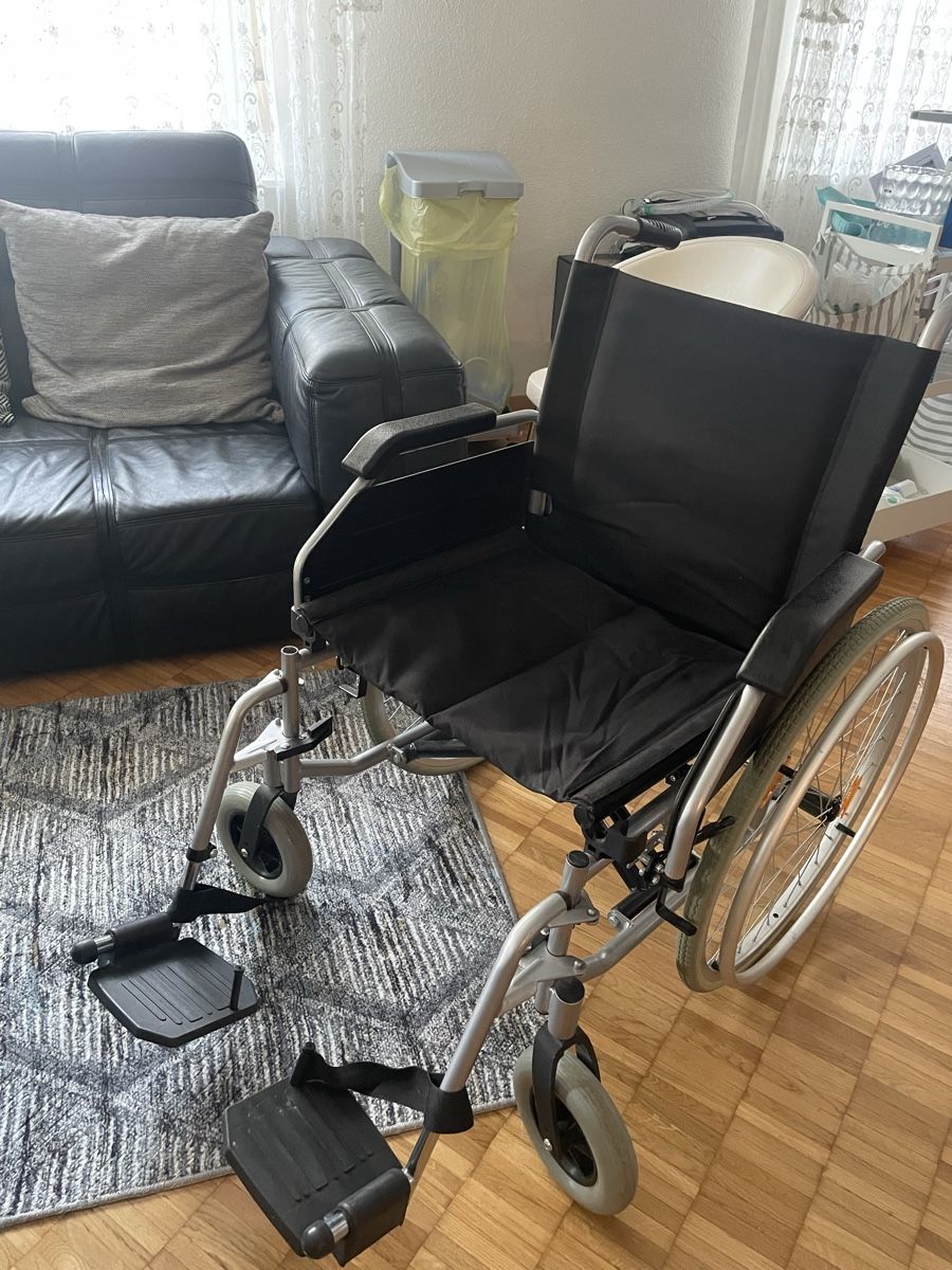 Chaises roulantes: Rollstuhl Trendmobil grösse XL – D'occasion à Niederhasli par sev_d7hq 4