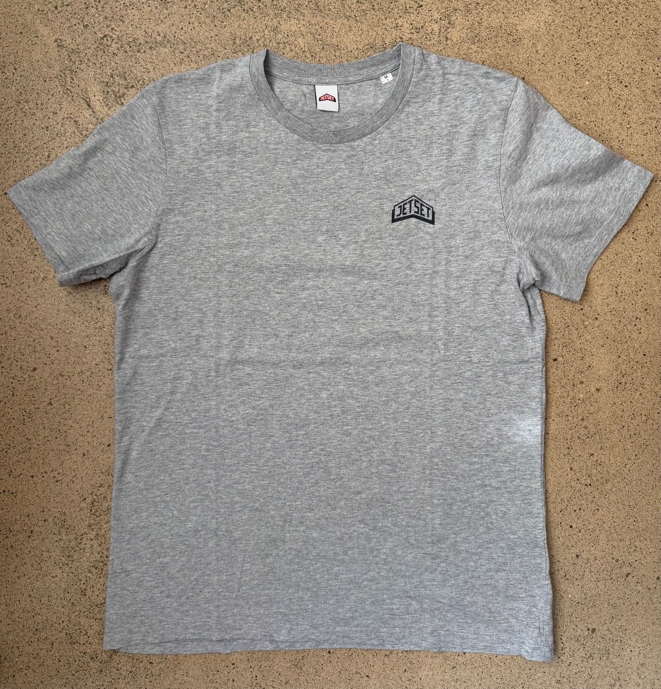 Jet Set T-shirt: hellgraues JET SET T-Shirt 🩶 – Usato da Zürich venduto da ClosetQueen
