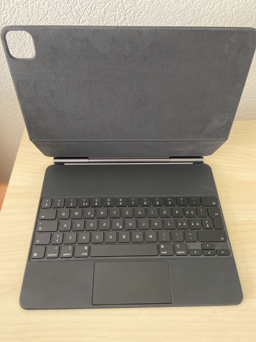 Apple Claviers: Clavier et étui Apple Magic Keyboard pour iPad Pro 11'' – D'occasion à Cortaillod par Ava1725 1