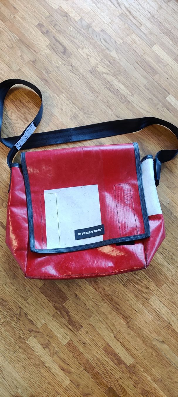 Freitag Taschen: FREITAG Kuriertasche – Gebraucht aus Oberkulm von Rzvogel