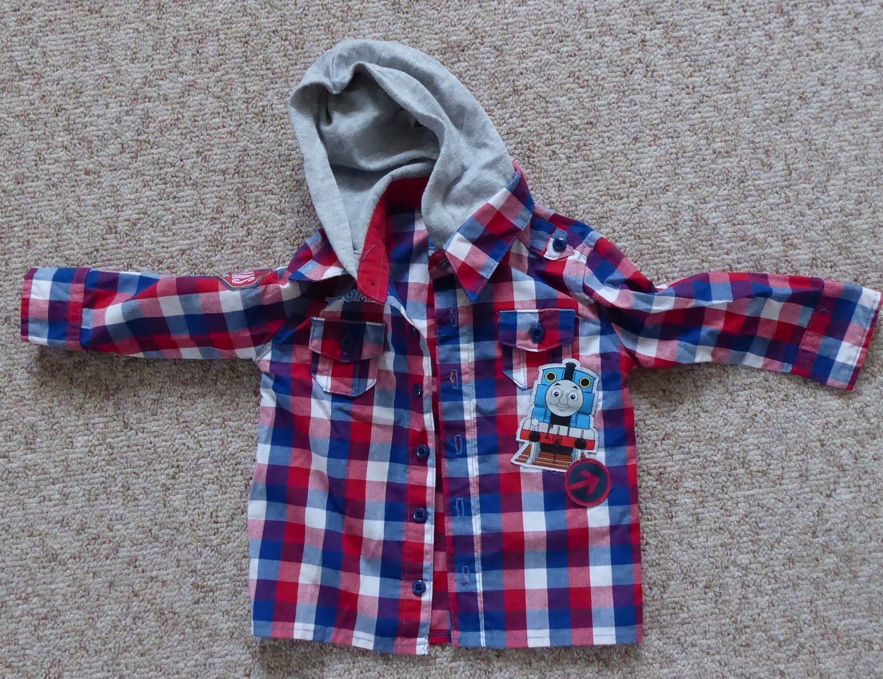 Camicie, T-shirt & Polo: Lässiges Hemd Boy 74 mit Kapuze – Usato da Wettingen venduto da tonia3