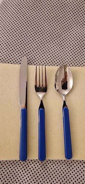 Set di posate: Besteck mit blauen Griff, gebraucht – Usato da Pfeffingen venduto da rov_9frp 1