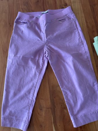 Lavendel Capris Sommerhose bequem neuwertig top  Gr.44