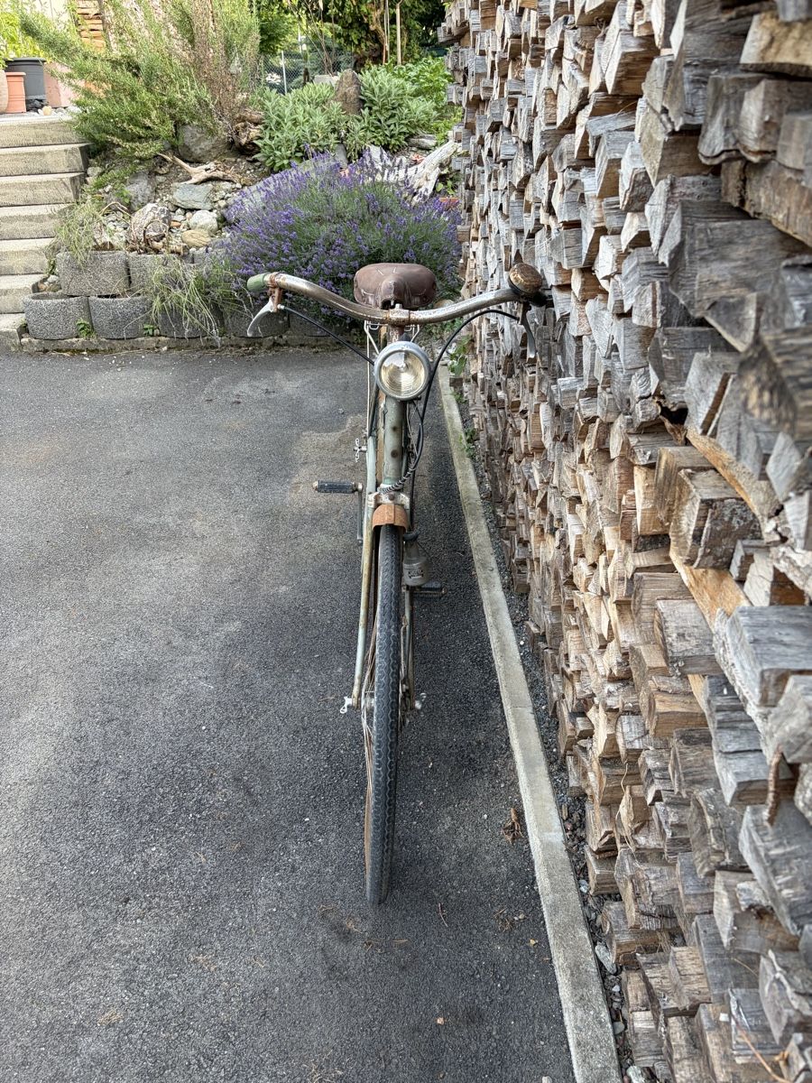 Biciclette: Antikes Damenfahrrad  – Usato da Matten b. Interl venduto da valserma 2