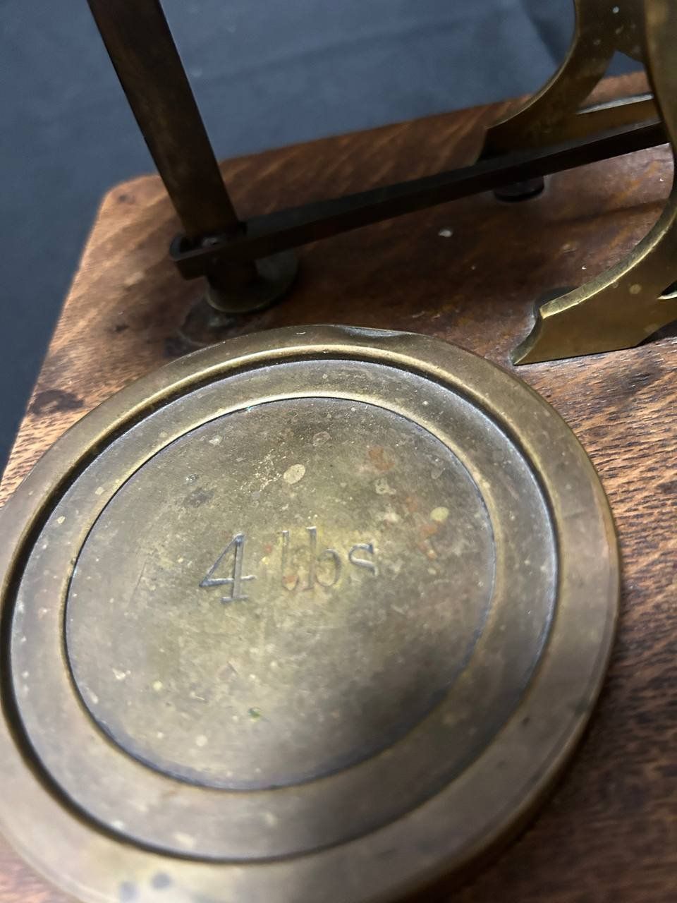 Bilance e pesi: Antike viktorianische Postwaage aus Messing und Holz – Usato da Zug venduto da demkov 9