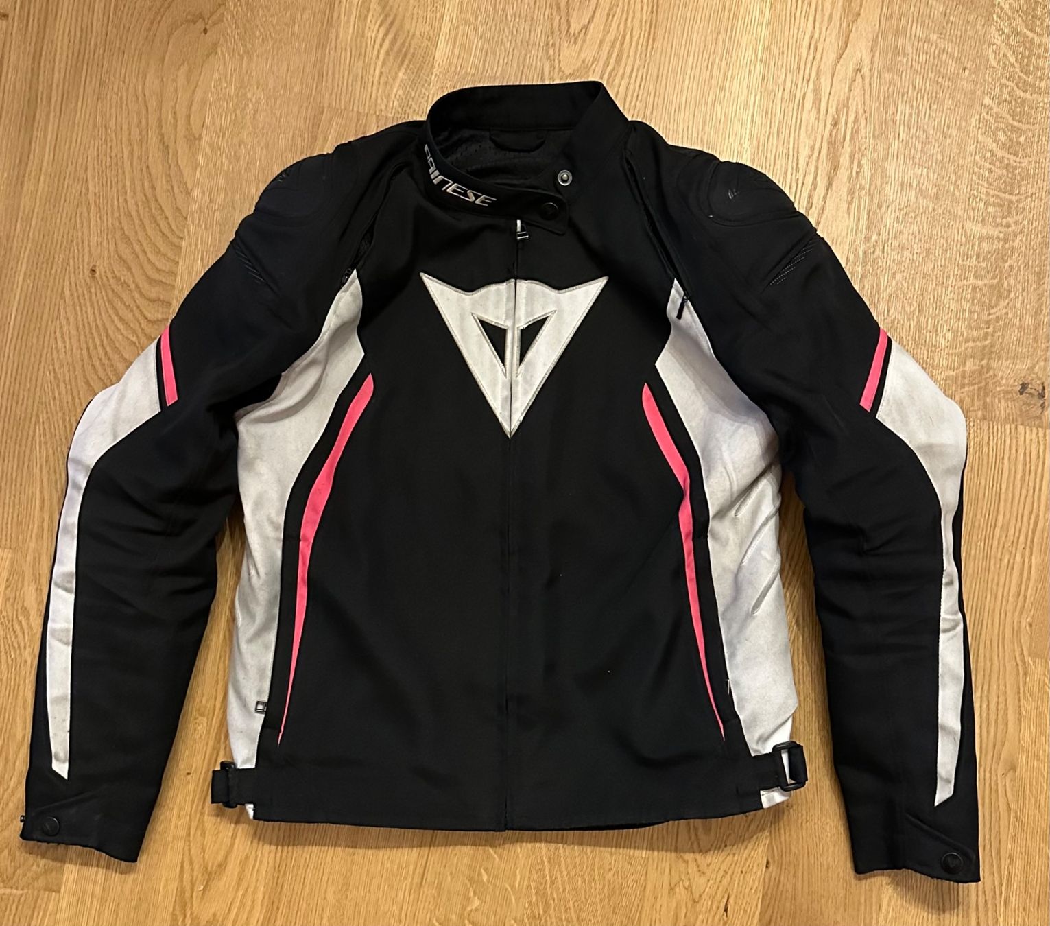 Dainese Anzüge & Kostüme: Haut/Bas Dainese 4 saisons, taille 46, utilisés 2 saisons – Gebraucht aus Oron-la-Ville von chr_r9sb