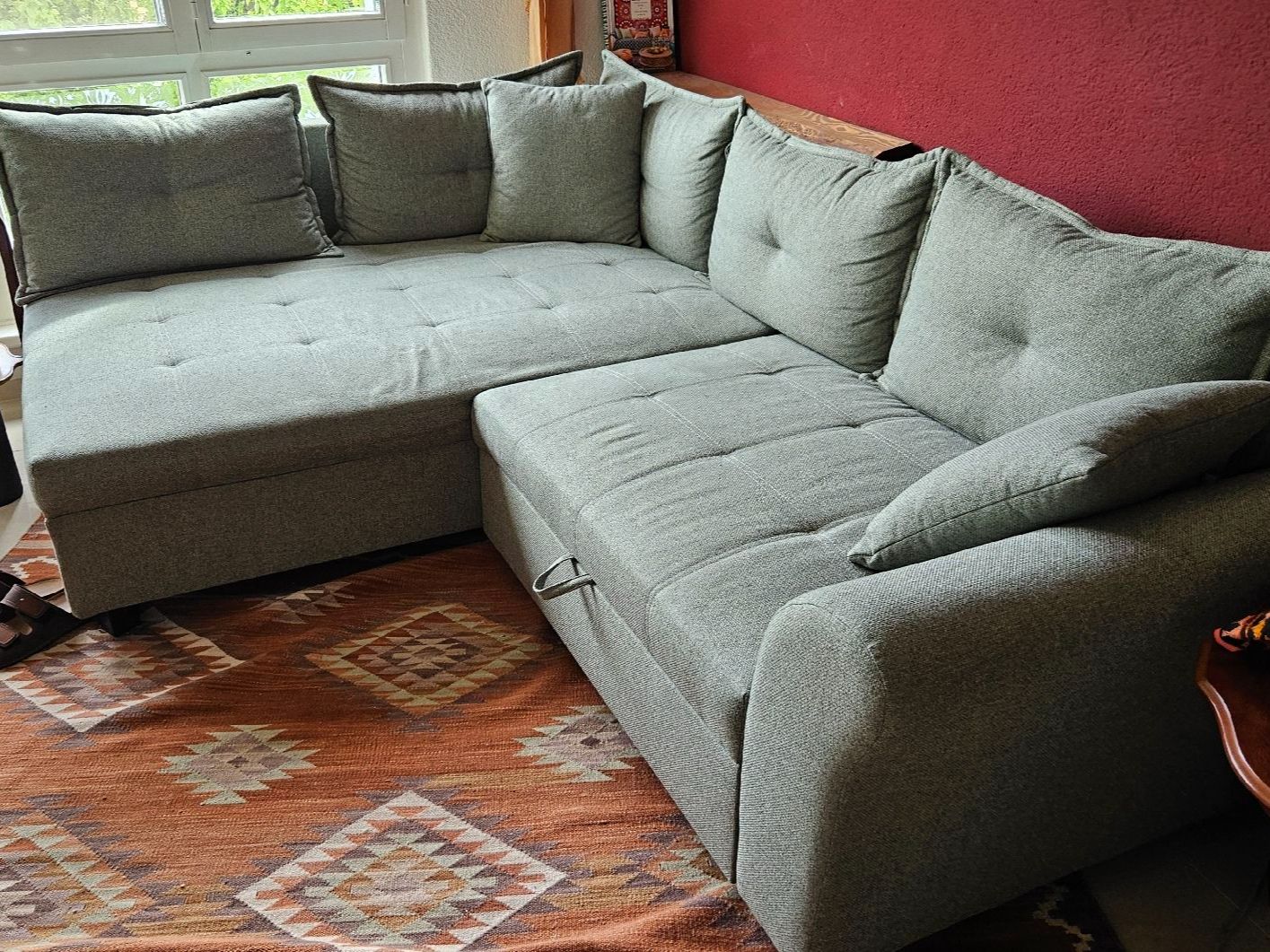 Divani: grünes stoff sofa L-sofa schlafsofa mit bettfunktion – Usato da Gebenstorf venduto da OmniaChaosEst