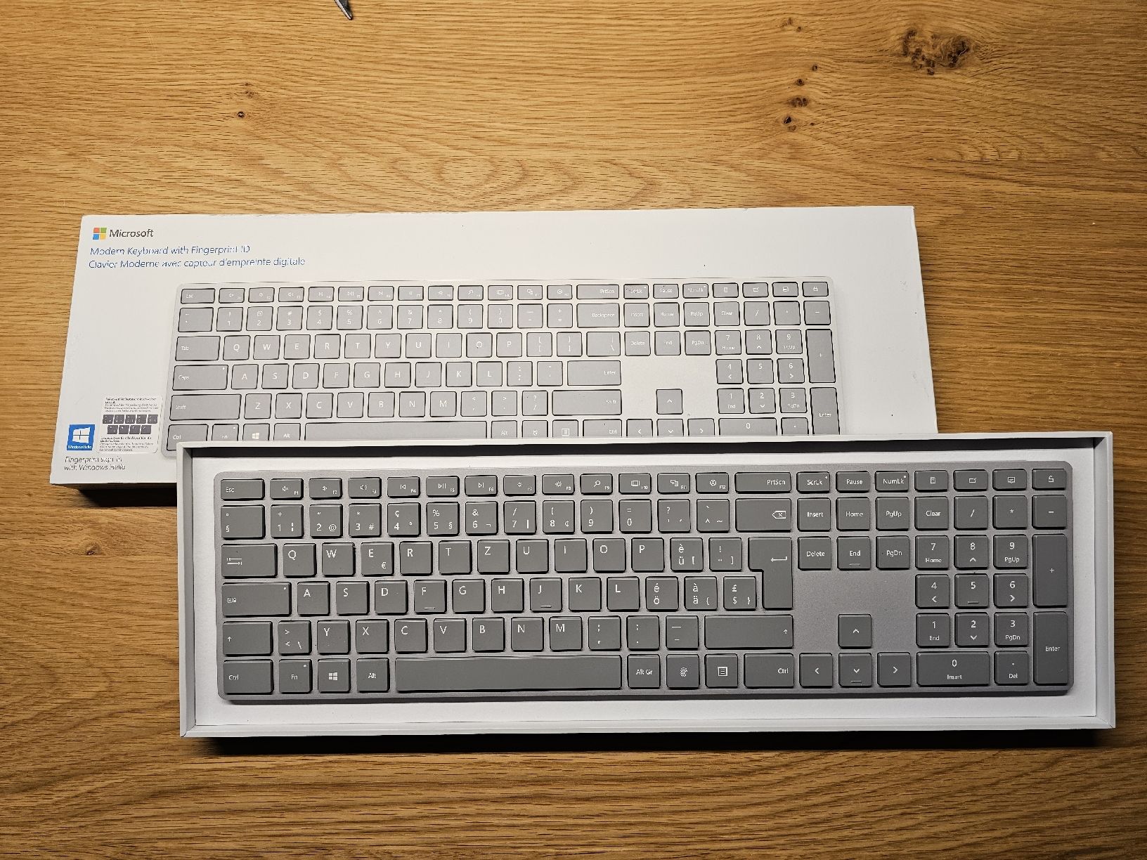 Microsoft Tastaturen: Microsoft Surface Keyboard ID Fingerprint – Gebraucht aus Locarno von