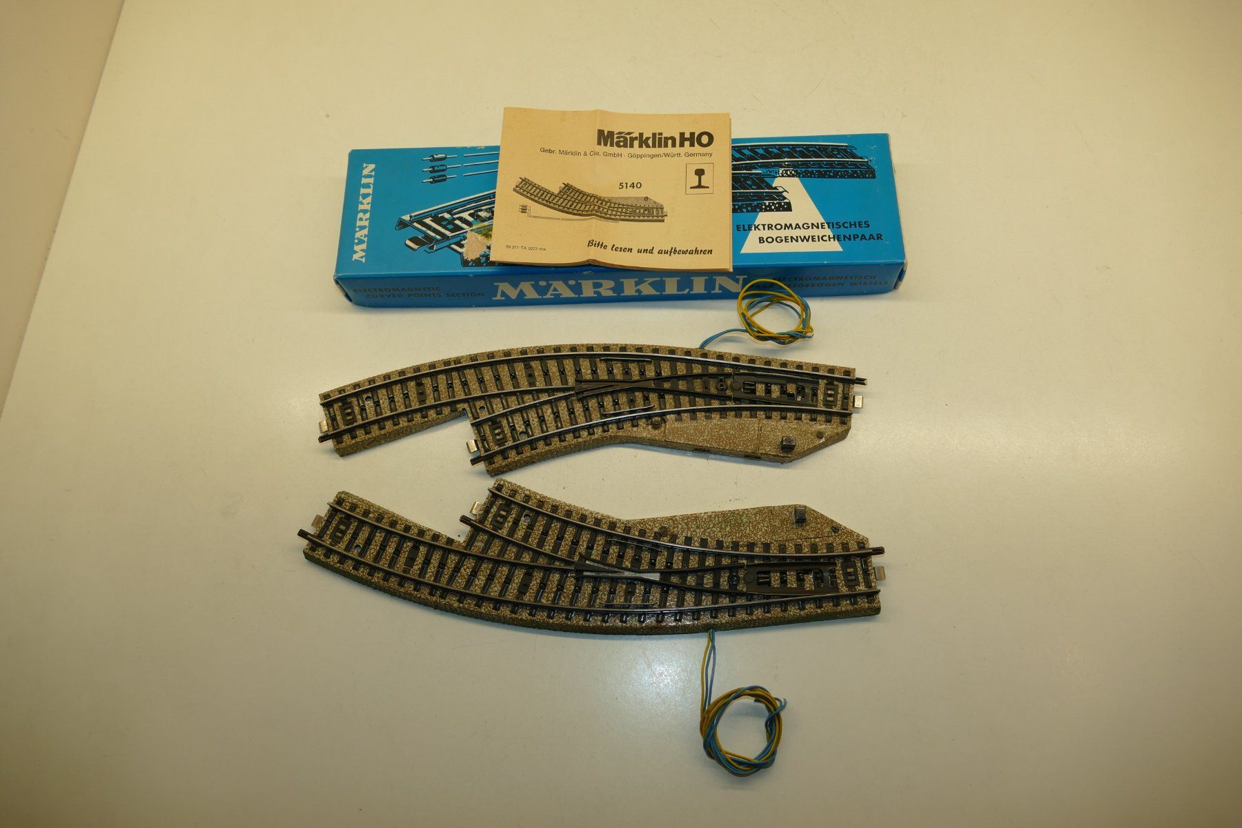 Märklin Trains électriques: Märklin H0: M-Bogenweichenpaar Einheit 2 – D'occasion à Niederhasli par rail-duerst