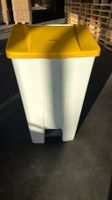 Abfallbehälter 120 L mit Pedal & Rollen – Gelb/Weiss