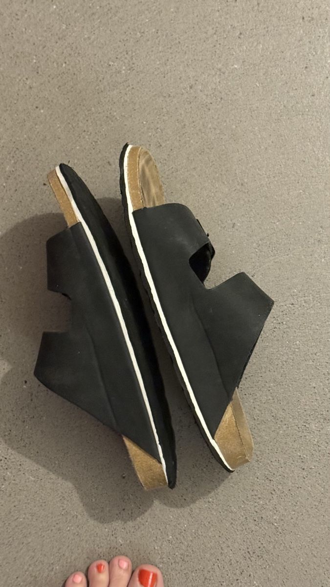 Scarpe da donna: Sandalen/ Hausschuhe Grösse 40, ähnlich wie Birkenstock – Usato da Luzern venduto da mar_x96f 1