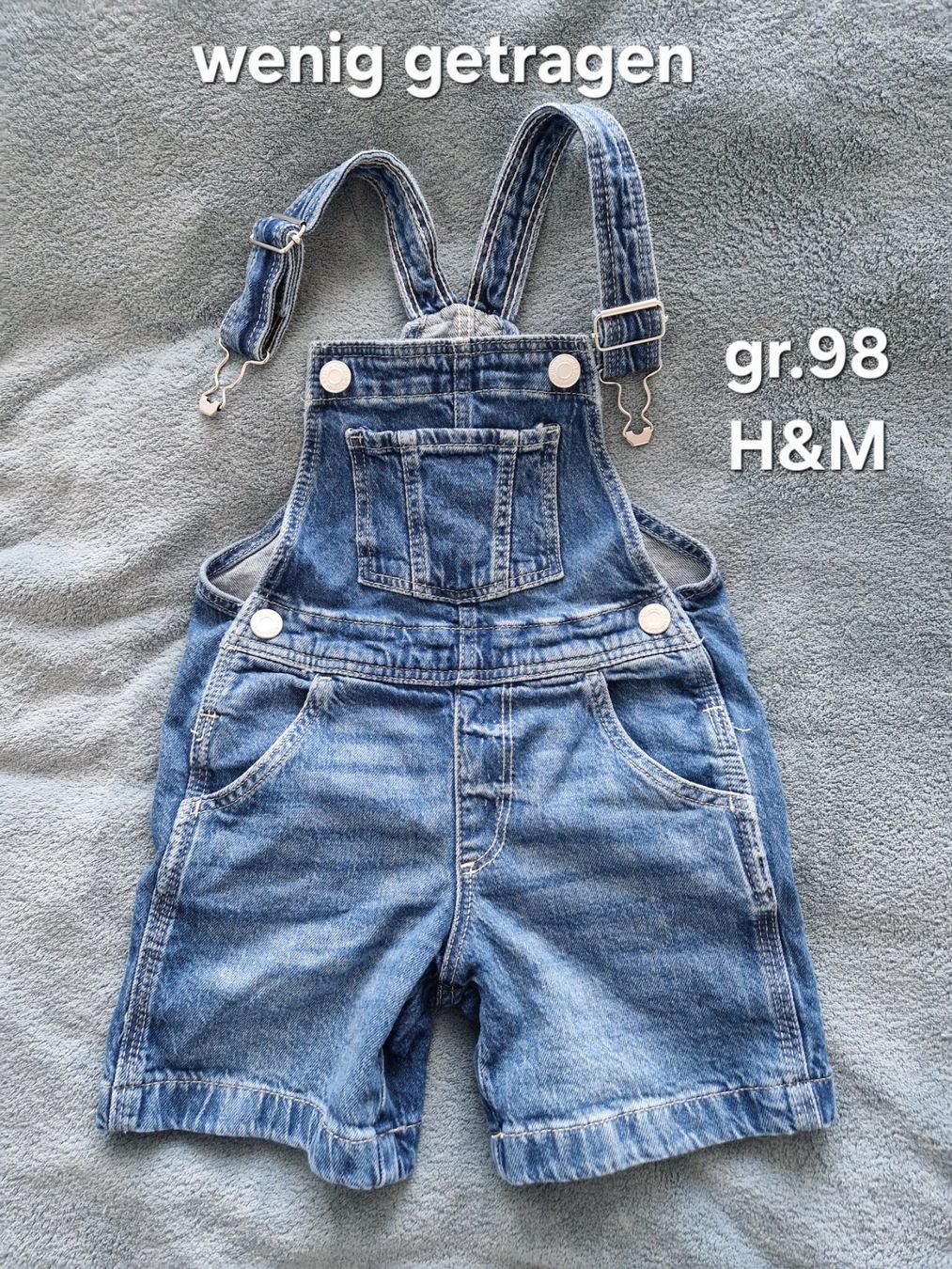 H&M Pantaloni: Kurze Jeans Latz-Hose grösse 98 – Usato da Heimberg venduto da Eleanor20
