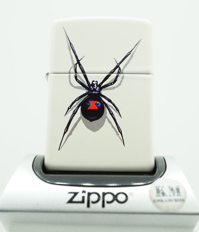 ZIPPO® BLACK WIDOW PRINT 2009 UNGEZÜNDET Kaufen auf Ricardo