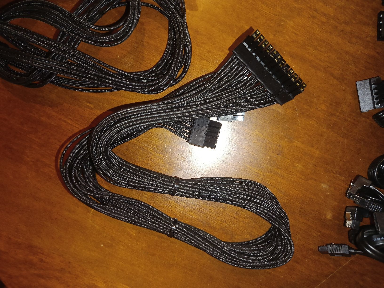 Componenti elettronici: Alimentation rog thor 850 platinium – Usato da Plan-les-Ouates venduto da Mathias_c 5