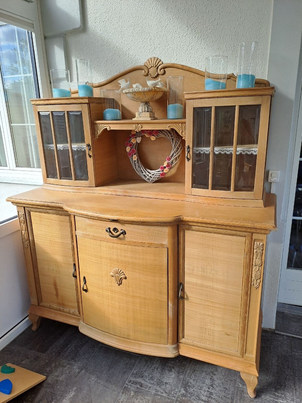 Büffets: Buffet aus Holz mit Glasvitrinen  – Gebraucht aus Rickenbach LU von bishiida 1