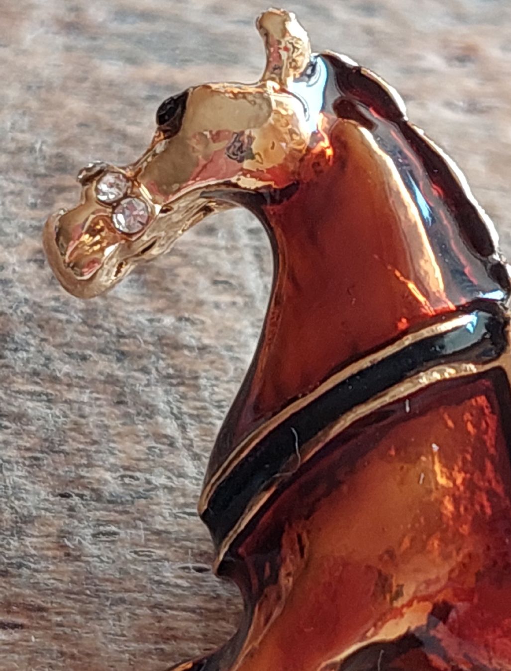 Broschen & Nadeln: Hübsche Brosche Pferd / Ross braun mit Strass-Steinchen – Neu (gemäss Beschreibung) aus Oberwil BL von Hunajakakku 2